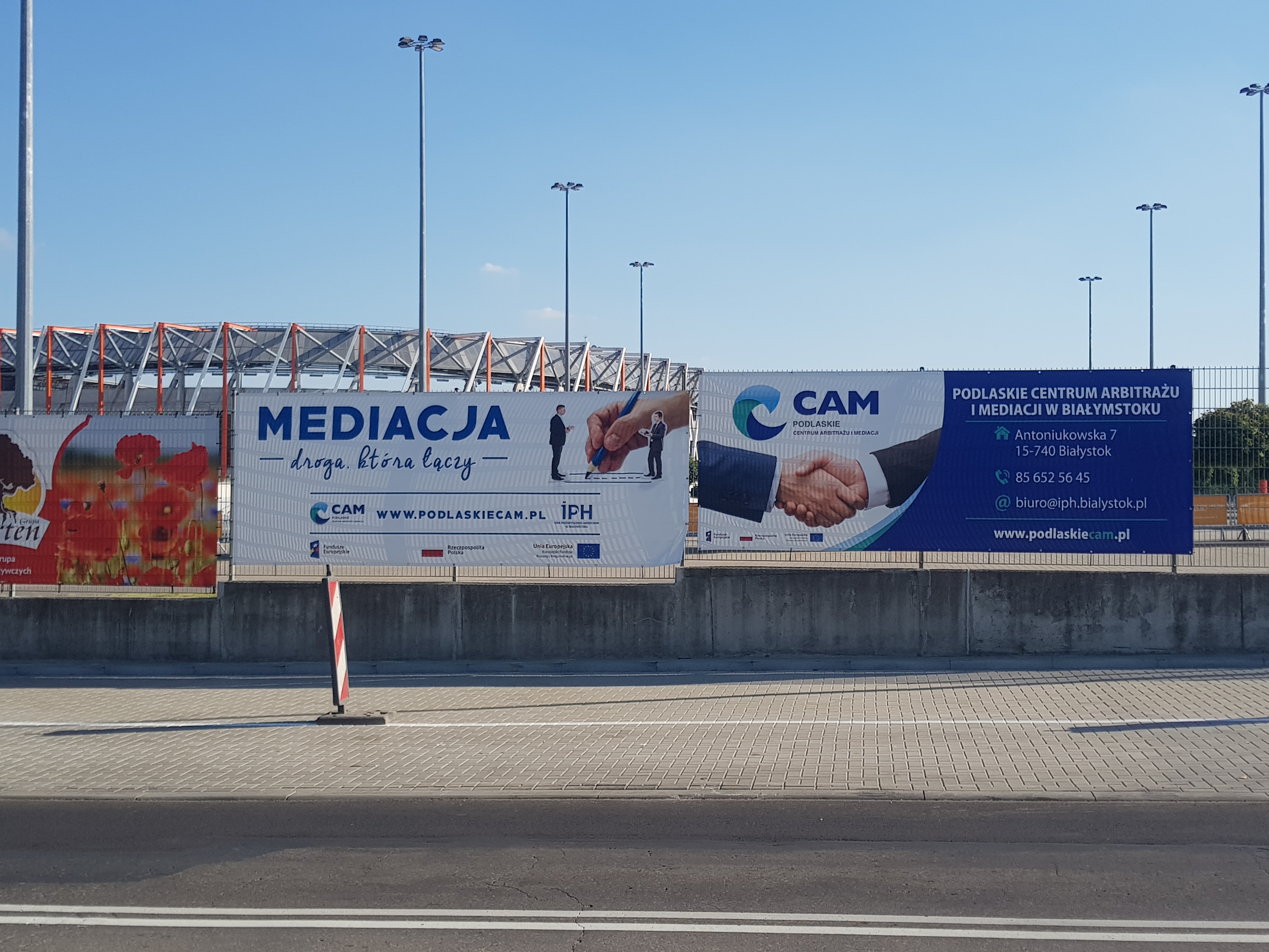 Reklama Podlaskiego Centrum Arbitrażu i Mediacji na Stadionie Miejskim w Białymstoku